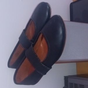 Gentle Souls By Kenneth Cole Gabby flats in black